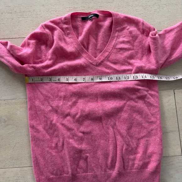 EUC Quince V-Neck Sweater in Fuscia XS 100% cashmere - Picture 4 of 7